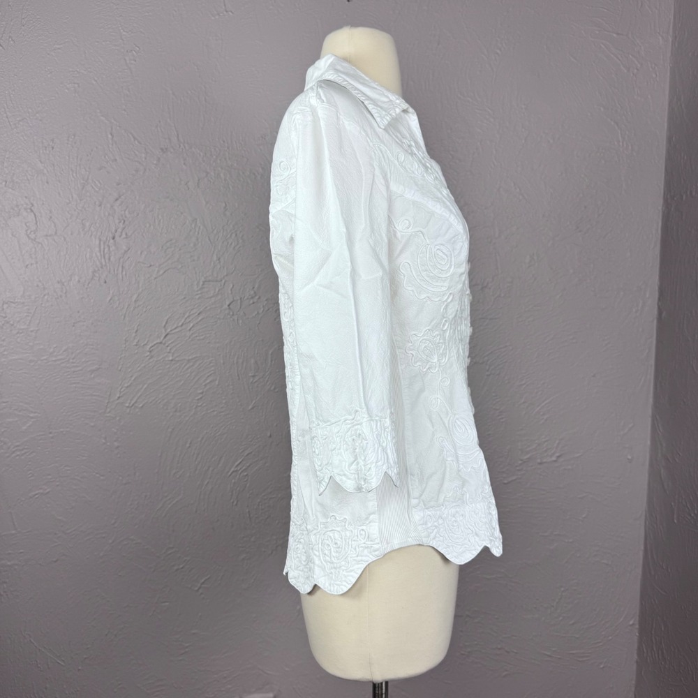 G Designs Natural Fashions white button down blouse in a women's size medium - Picture 6 of 7